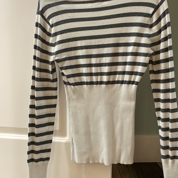 GUESS Longsleeve✨ - Picture 4 of 4